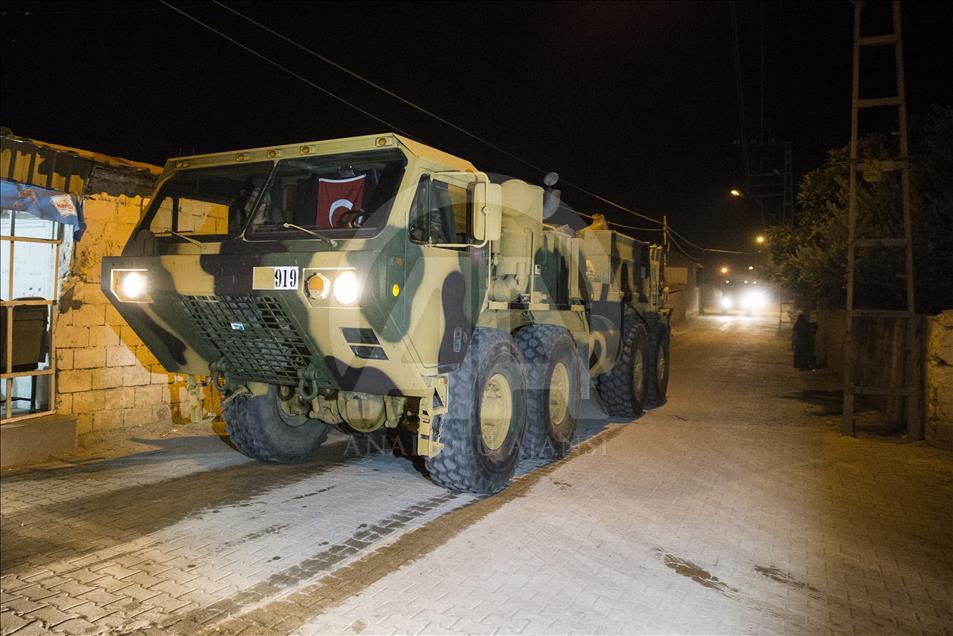 تركيا تنشر تعزيزات عسكرية إضافية على حدودها مع إدلب السورية