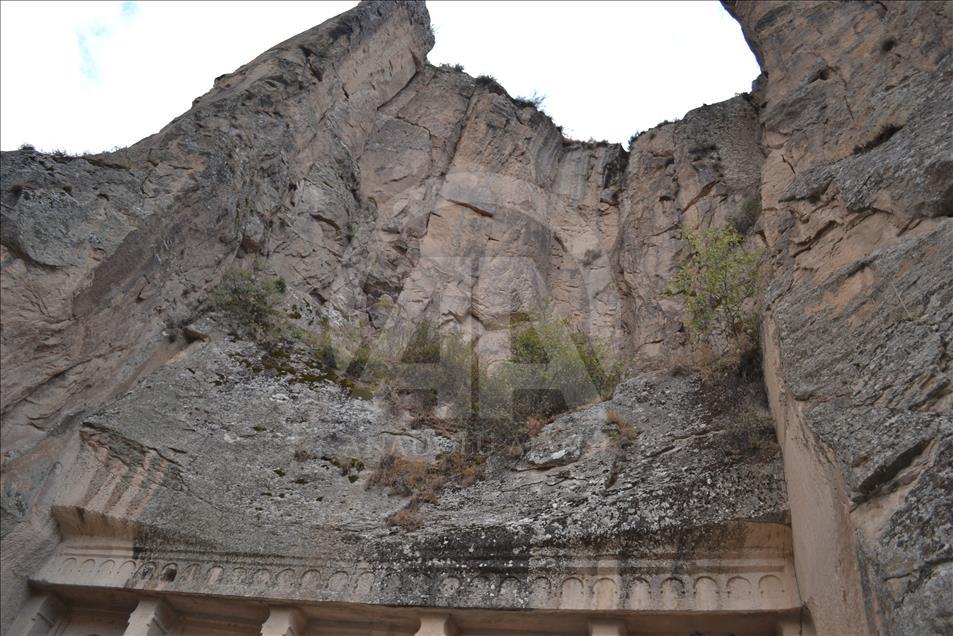Ihlara'daki bin 100 yıllık kilise turizme kazandırıldı