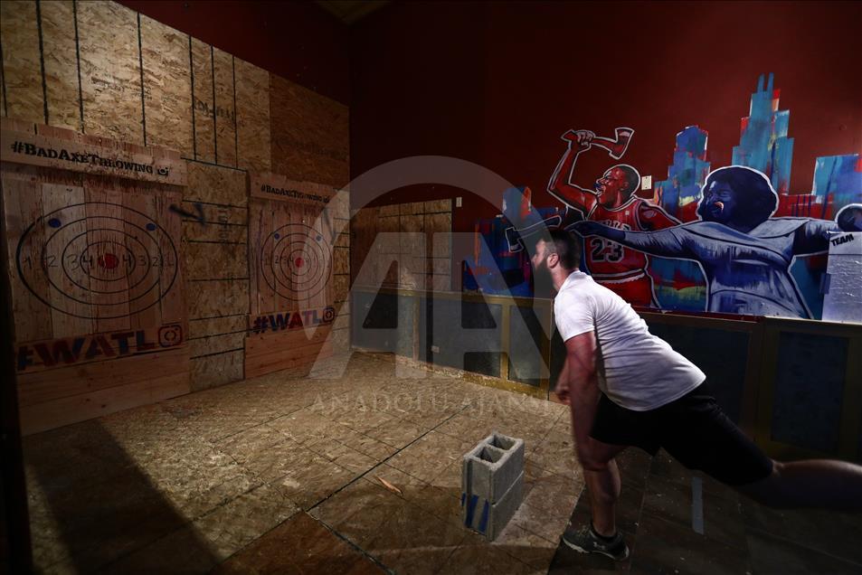 Competitive axe-throwing in Chicago