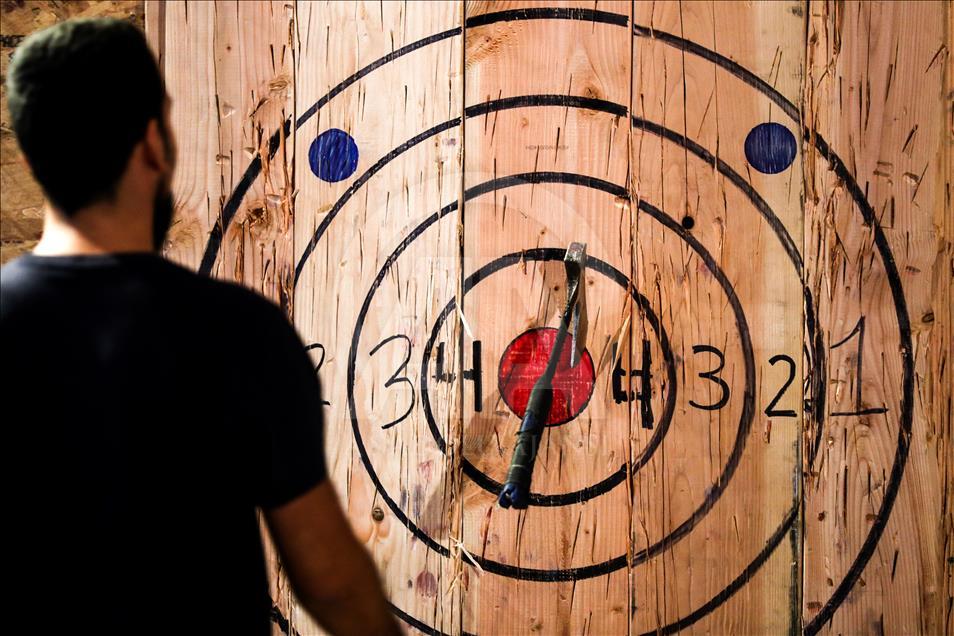 Competitive axe-throwing in Chicago