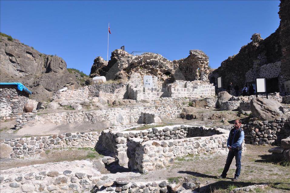 Şavşat Kalesi'nde arkeolojik kazılar tamamlandı sıra restorasyonda