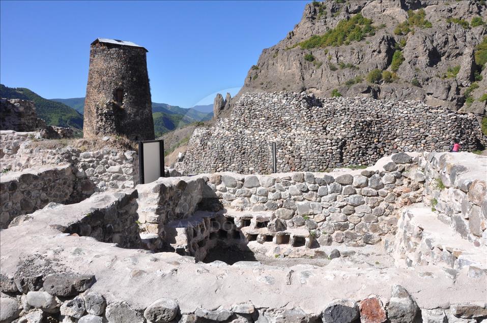 Şavşat Kalesi'nde arkeolojik kazılar tamamlandı sıra restorasyonda