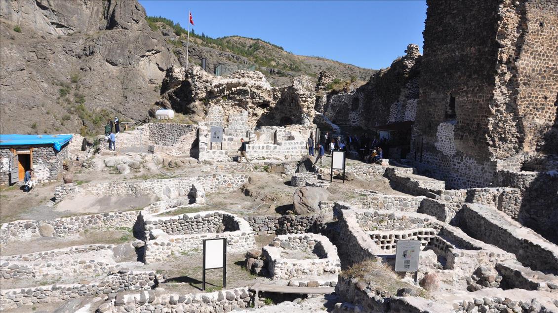 Şavşat Kalesi'nde arkeolojik kazılar tamamlandı sıra restorasyonda