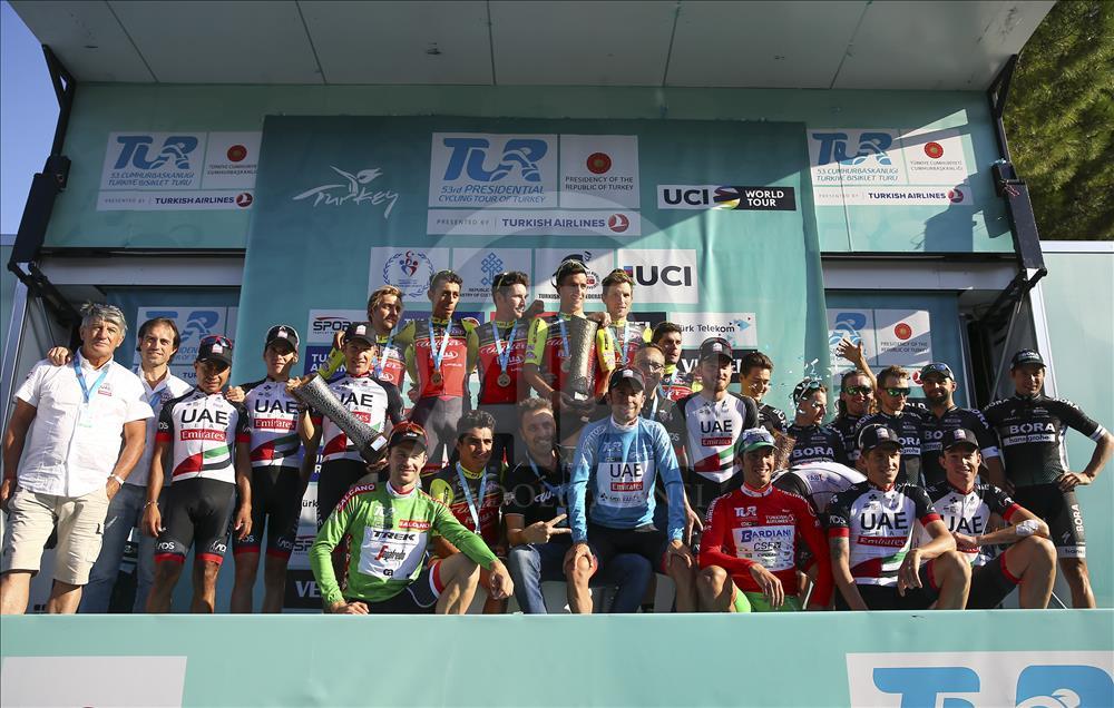 Награждены победители велотура TUR 2017