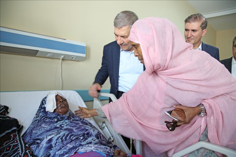 Turkish Health Minister Ahmet Demircan visits Somalia