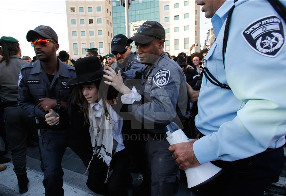 İsrail polisi "askerlik karşıtı" gösterilerde 57 Yahudi'yi gözaltına aldı