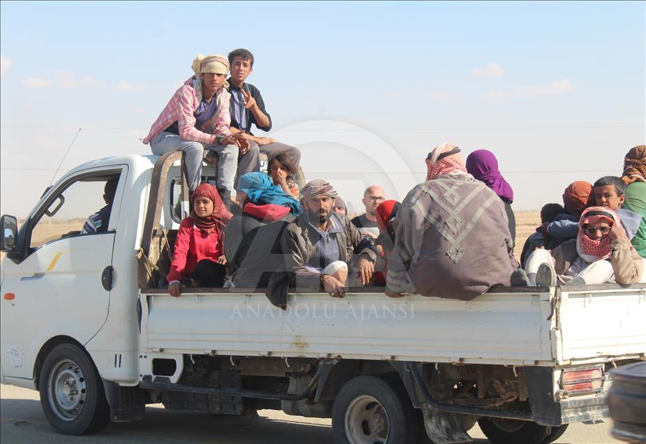 Syrian citizens continue to leave their hometown