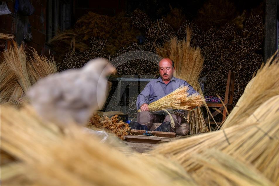 Last hand-made broom makers in Turkey's Samsun