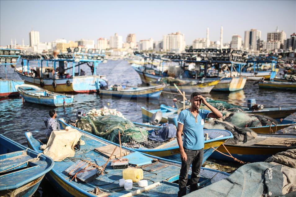 Gazan fishermen set sail after Israel increases fishing range
