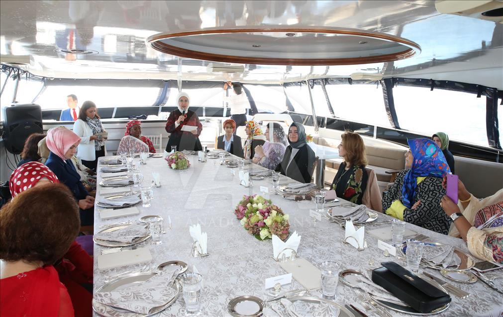 Cumhurbaşkanı Erdoğan'ın eşi Emine Erdoğan, liderlerin eşleri onuruna yemek verdi