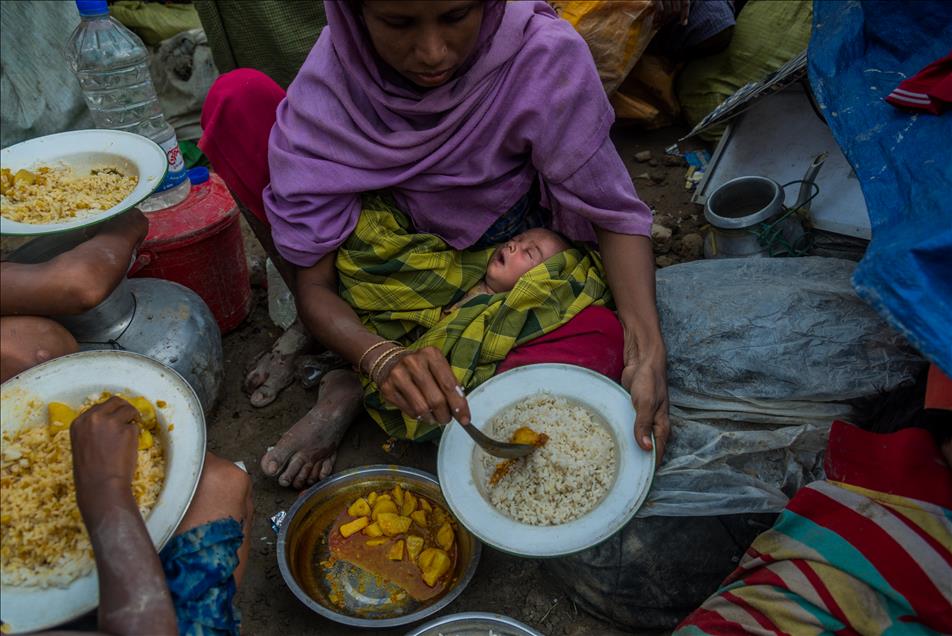 Myanmar'dan kaçan Arakanlı Müslümanların Bangladeş'e geçişleri devam ediyor