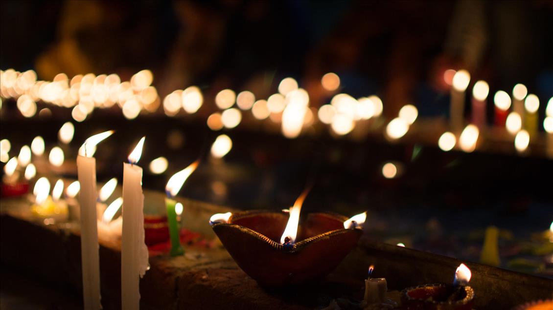 Indian streets lit up for Diwali festival