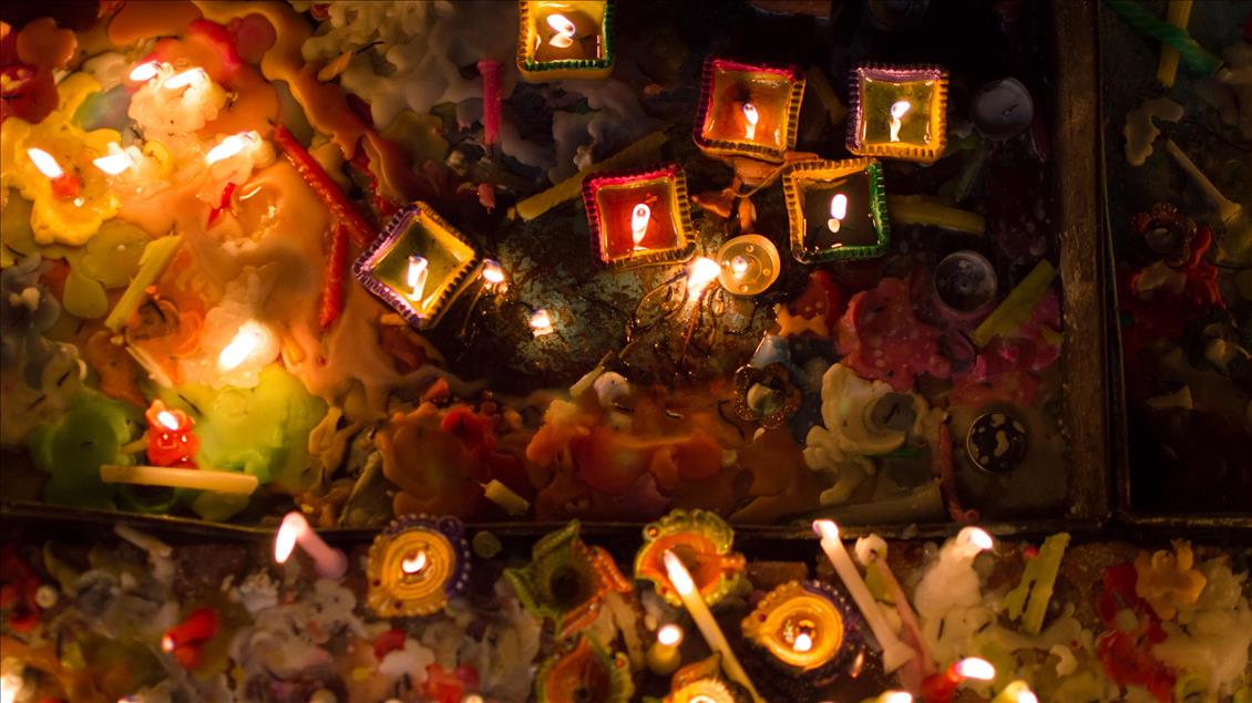 Indian streets lit up for Diwali festival