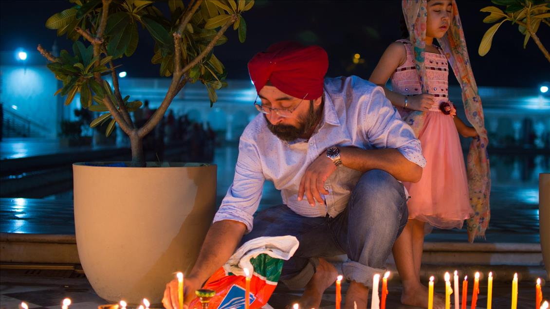 Indian streets lit up for Diwali festival