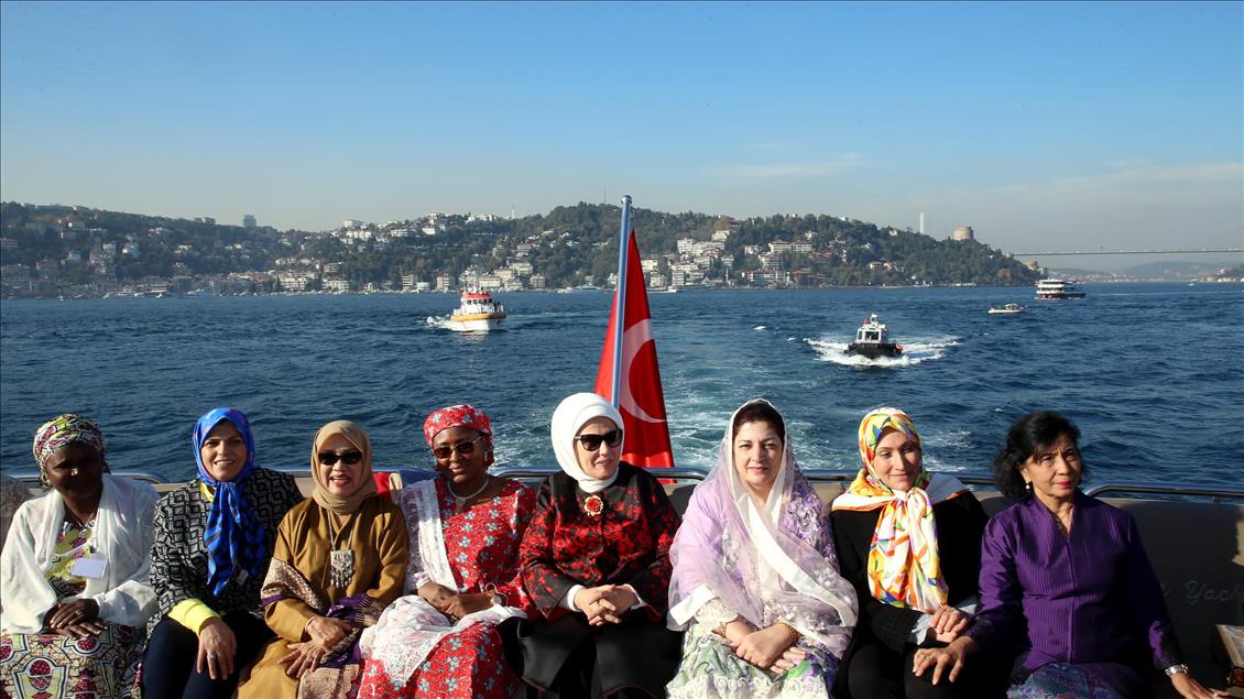 Cumhurbaşkanı Erdoğan'ın eşi Emine Erdoğan, liderlerin eşleri onuruna yemek verdi