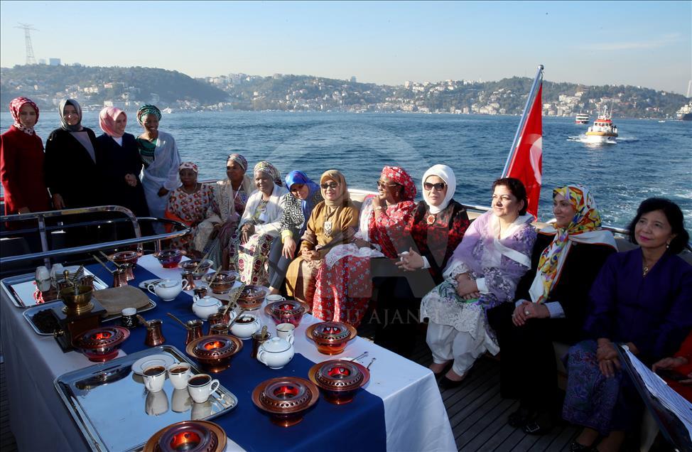 Cumhurbaşkanı Erdoğan'ın eşi Emine Erdoğan, liderlerin eşleri onuruna yemek verdi