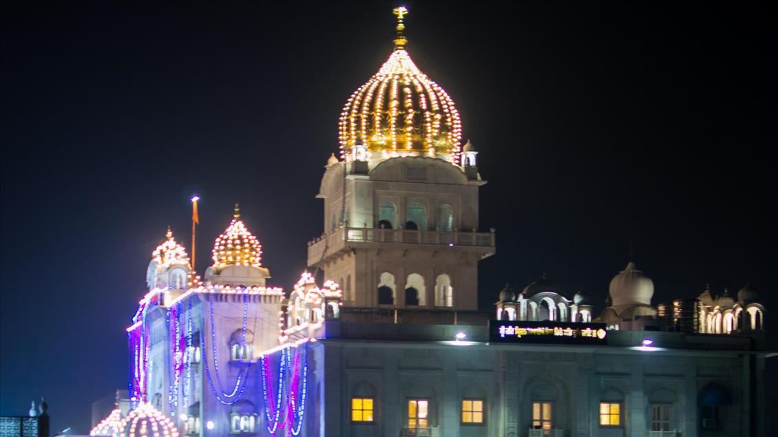 Indian streets lit up for Diwali festival