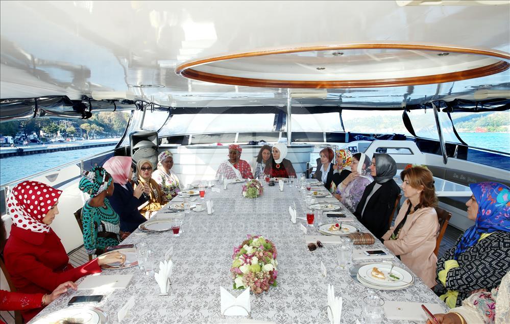Cumhurbaşkanı Erdoğan'ın eşi Emine Erdoğan, liderlerin eşleri onuruna yemek verdi