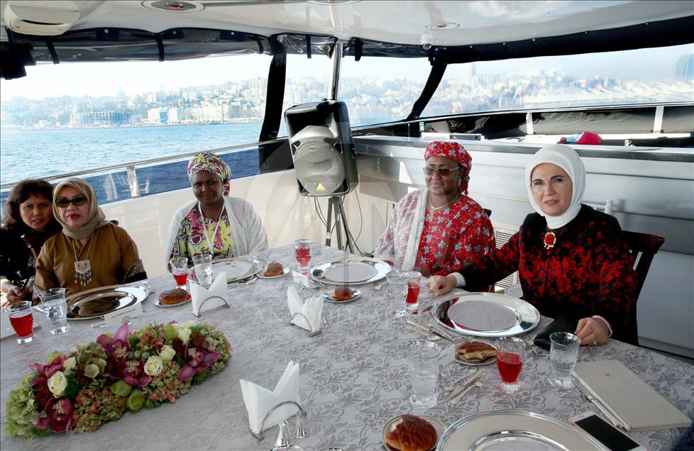 Cumhurbaşkanı Erdoğan'ın eşi Emine Erdoğan, liderlerin eşleri onuruna yemek verdi