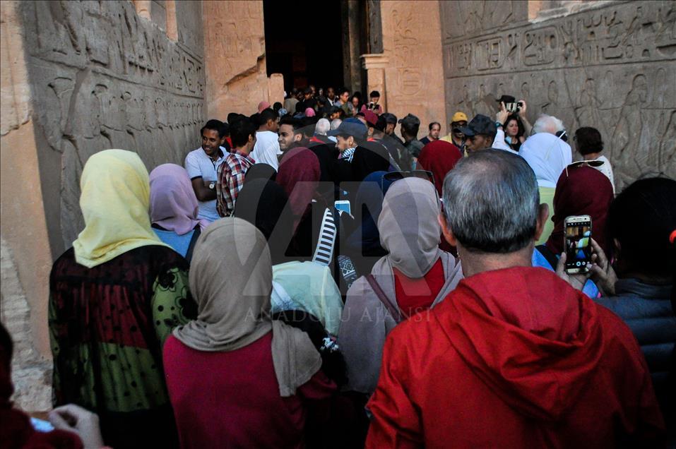 Sun 'rises' on Ramesses II statue in Egypt