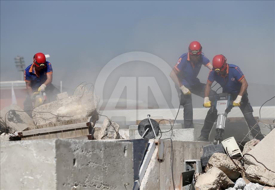 AFAD'ın kahramanları minik Azra'yı unutamıyor