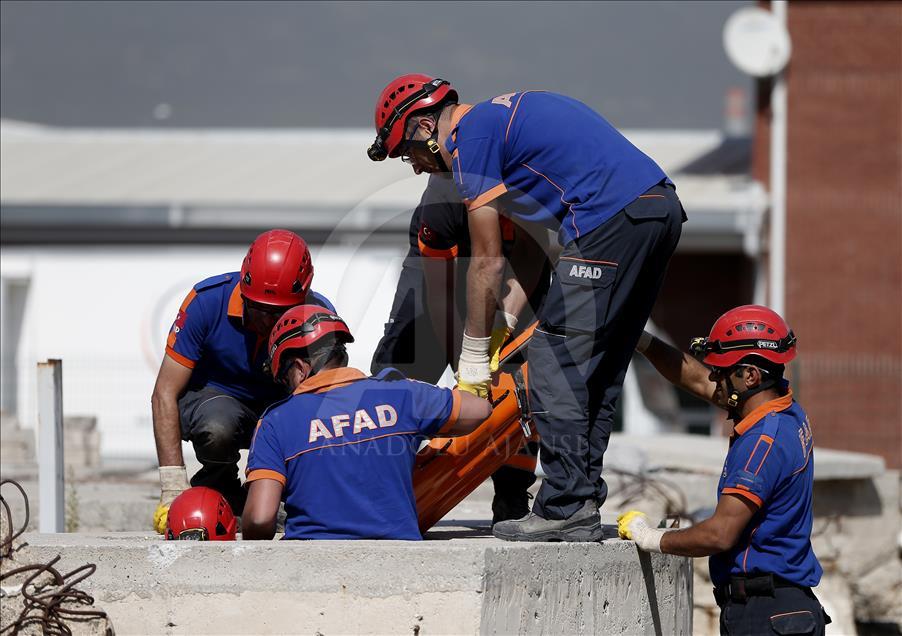AFAD'ın kahramanları minik Azra'yı unutamıyor