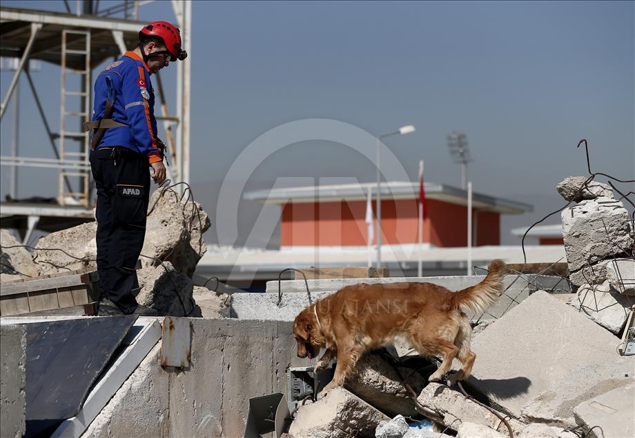 AFAD'ın kahramanları minik Azra'yı unutamıyor