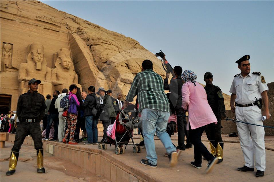 Sun 'rises' on Ramesses II statue in Egypt