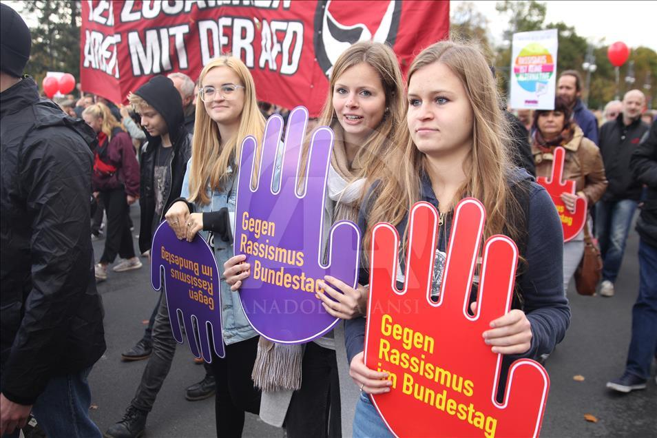 تجمع اعتراضی علیه حزب «آلترناتیو برای آلمان» در برلین