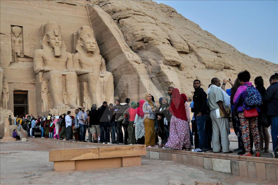 Sun 'rises' on Ramesses II statue in Egypt