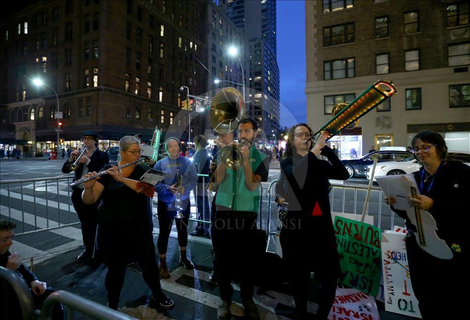 Human rights activists protest Israeli occupation in Palestine