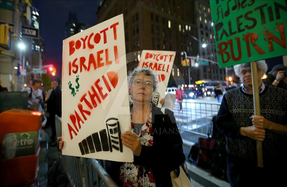 Human rights activists protest Israeli occupation in Palestine