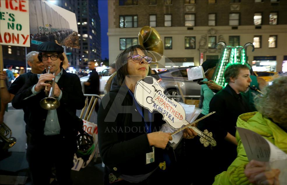 Human rights activists protest Israeli occupation in Palestine