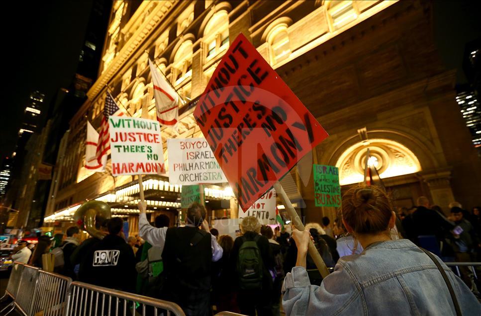 Human rights activists protest Israeli occupation in Palestine