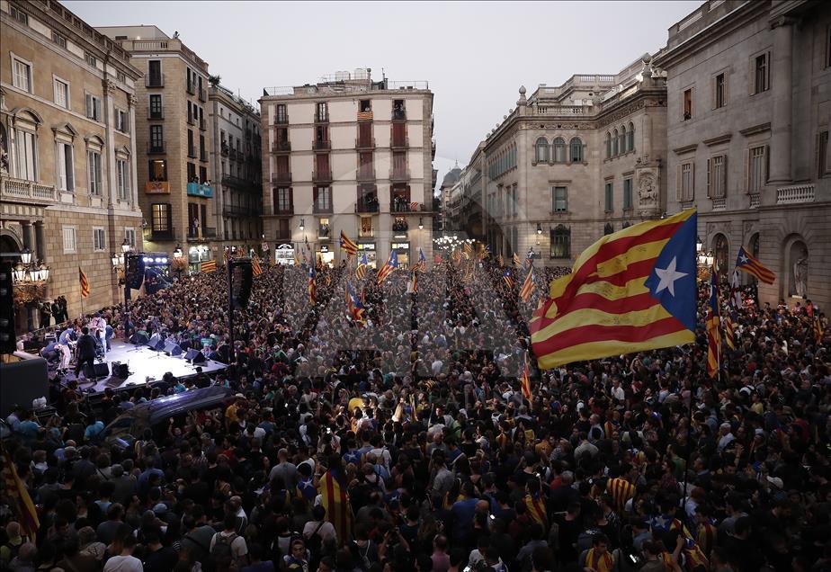 Katalonya'da bağımsızlık yanlıları sokaklarda