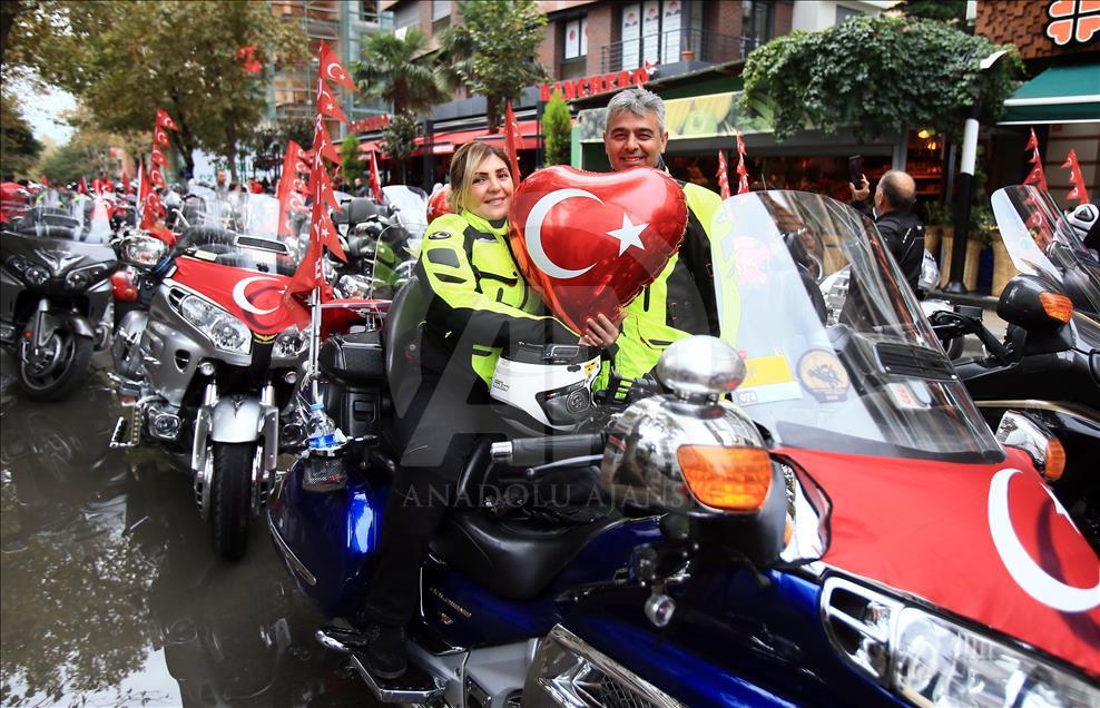 Motosikletlerle "Cumhuriyet Bayramı" korteji