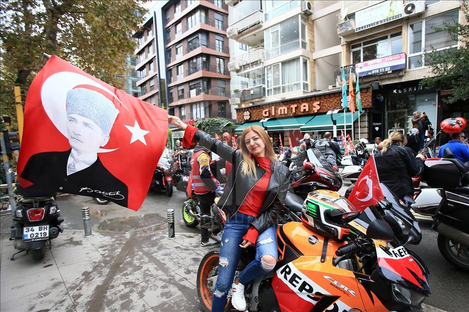 Motosikletlerle "Cumhuriyet Bayramı" korteji