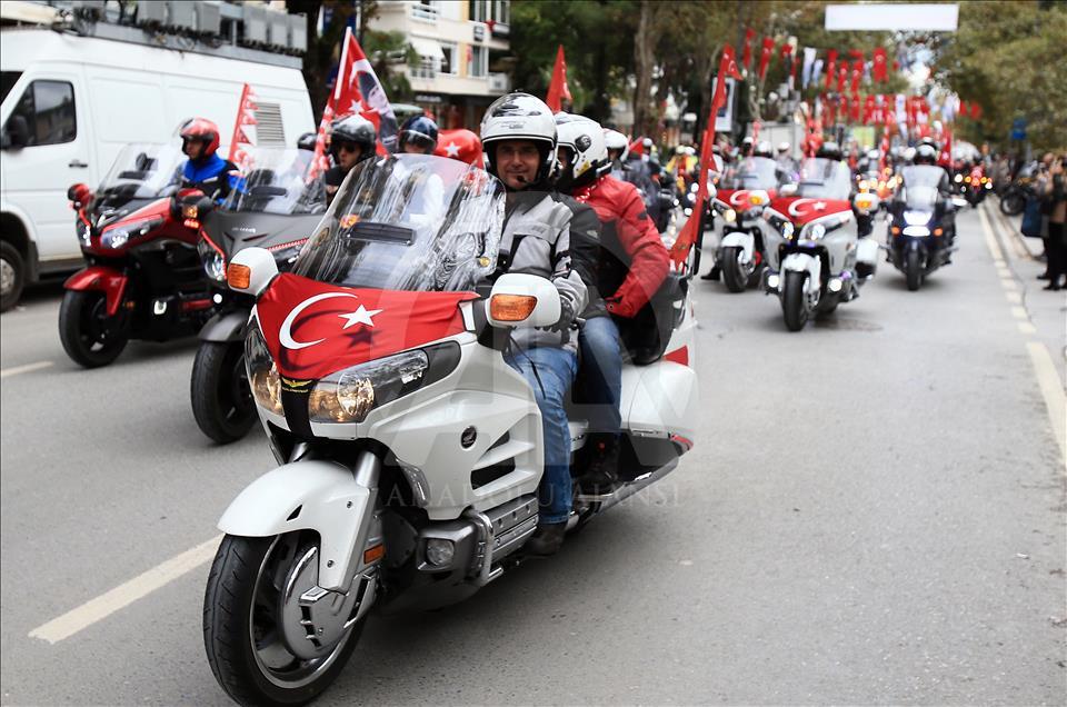 Motosikletlerle "Cumhuriyet Bayramı" korteji