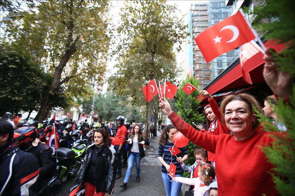 Motosikletlerle "Cumhuriyet Bayramı" korteji