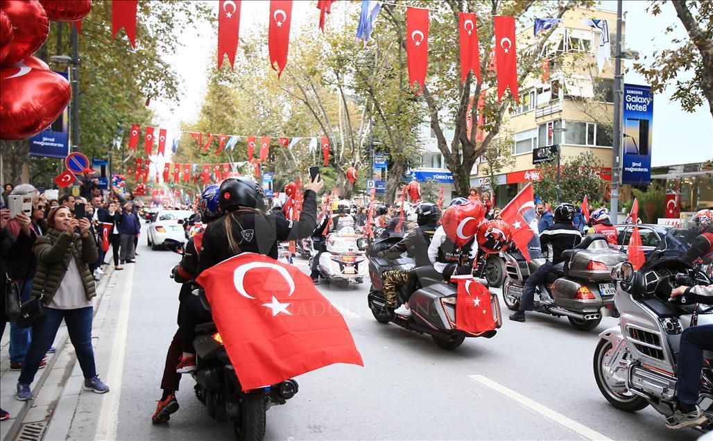 Motosikletlerle "Cumhuriyet Bayramı" korteji