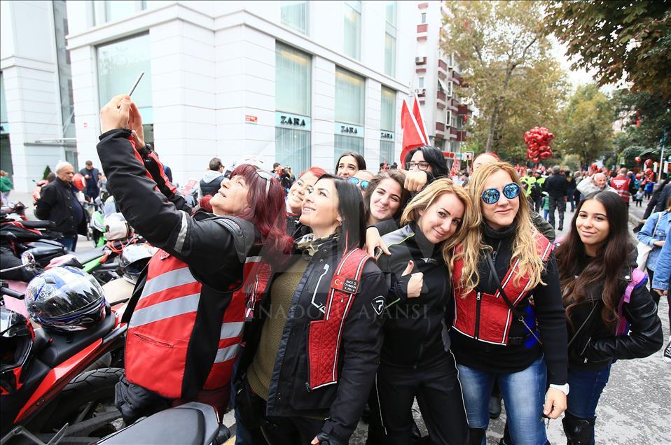 Motosikletlerle "Cumhuriyet Bayramı" korteji