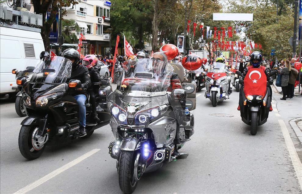 Motosikletlerle "Cumhuriyet Bayramı" korteji