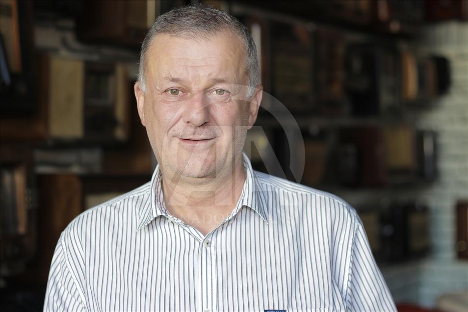 37 yılda 500 radyo topladı