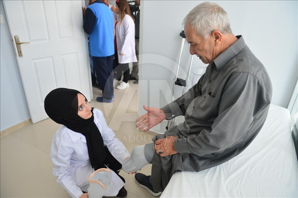 Savaş mağdurlarına "el-ayak" oluyorlar