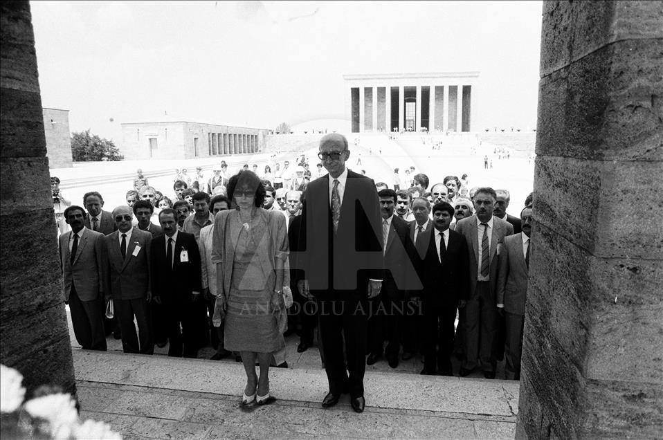 Erdal İnönü mezarı başında anıldı