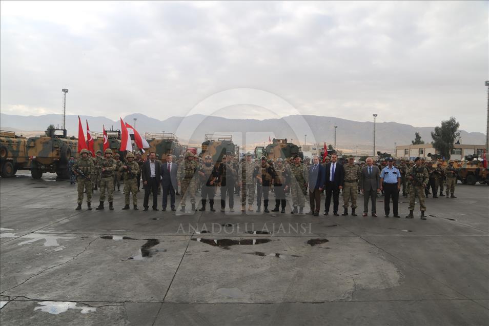 Türk ve Irak askerleri Halil İbrahim Sınır Kapısı'nda