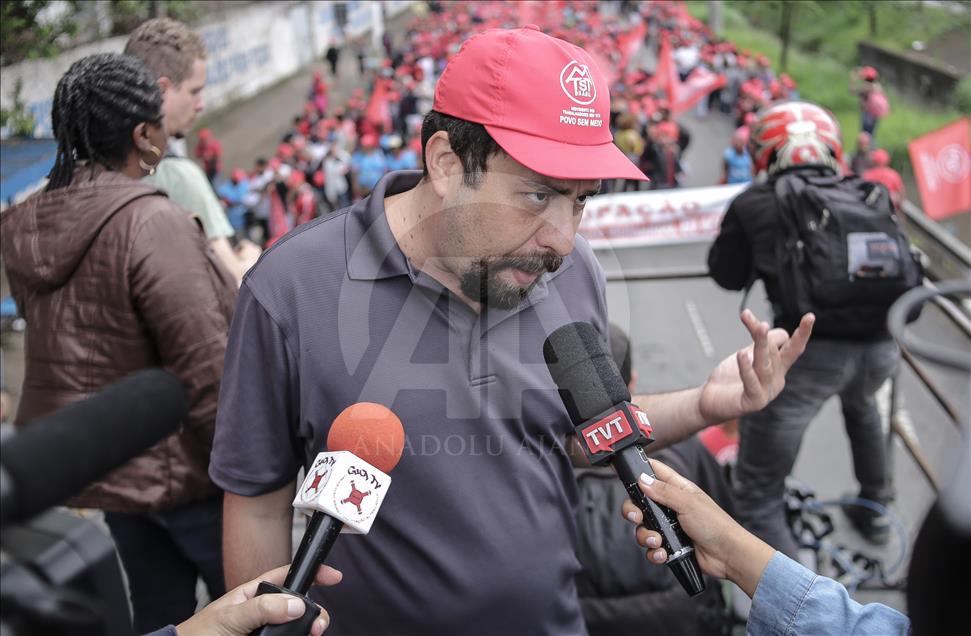 Brezilya'da 'Evsiz İşçiler' sokağa döküldü