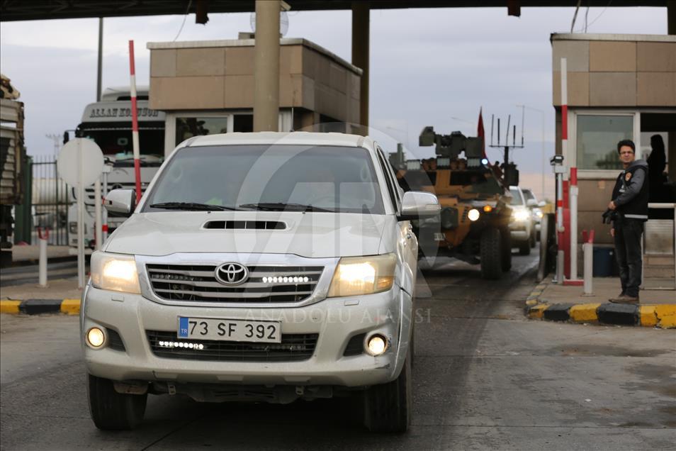 Türk ve Irak askerleri Halil İbrahim Sınır Kapısı'nda