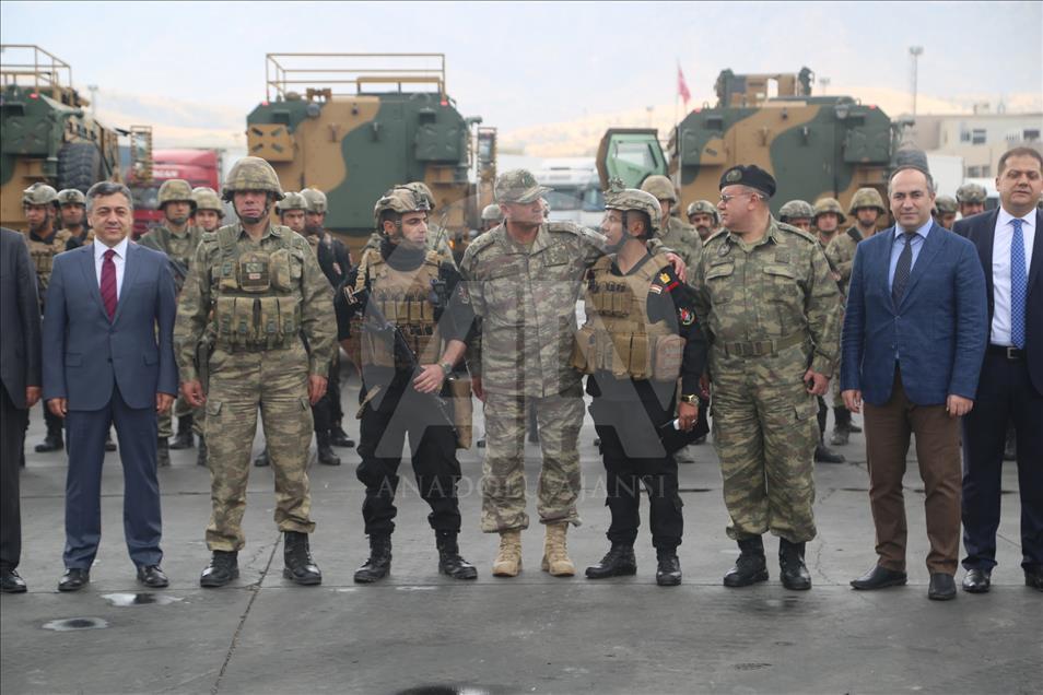 Türk ve Irak askerleri Halil İbrahim Sınır Kapısı'nda