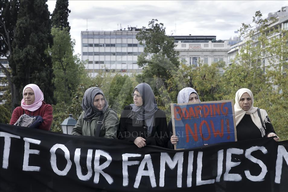 Athènes: Des réfugiés entament une grève de la faim devant le Parlement
